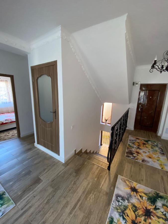B House Буштени Экстерьер фото
