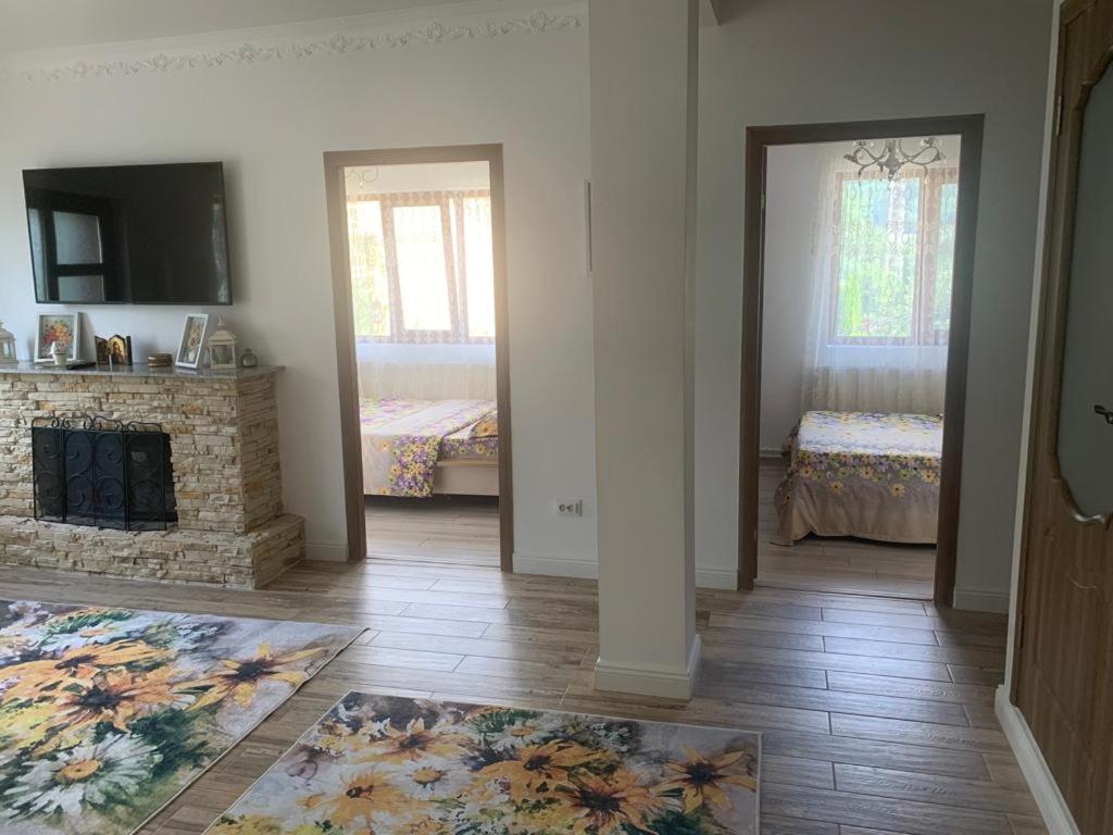 B House Буштени Экстерьер фото