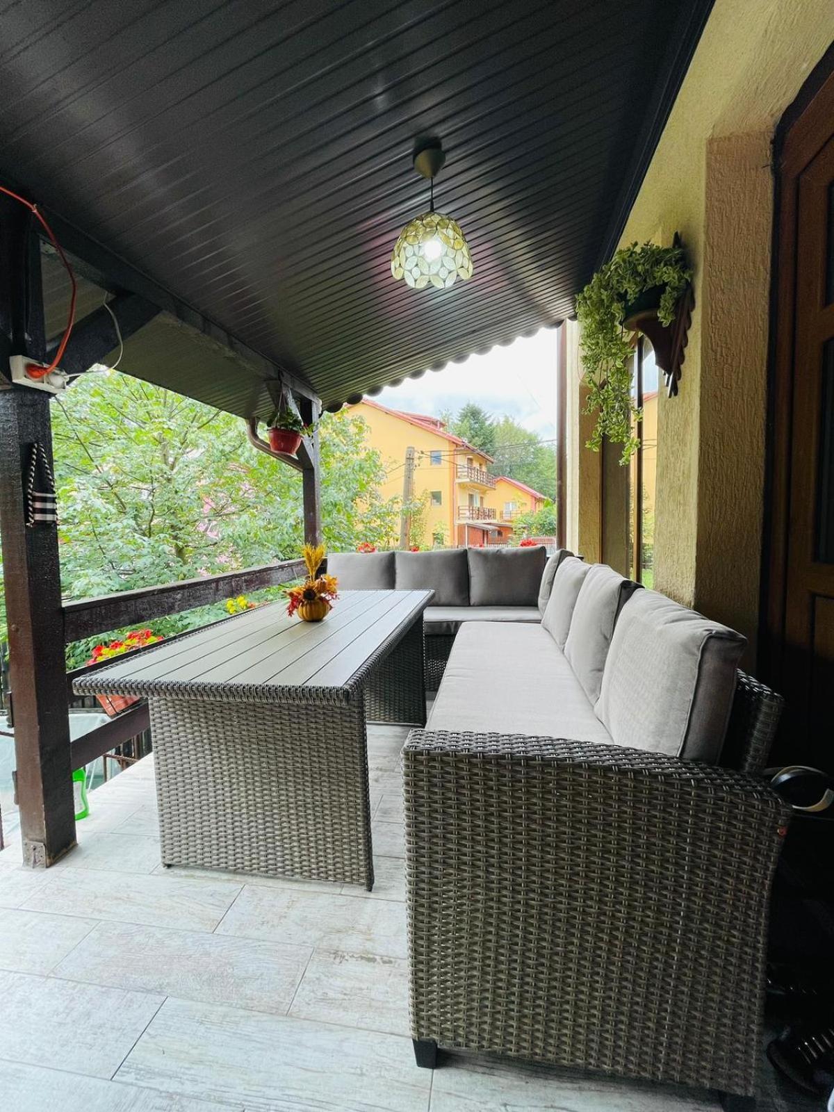 B House Буштени Экстерьер фото